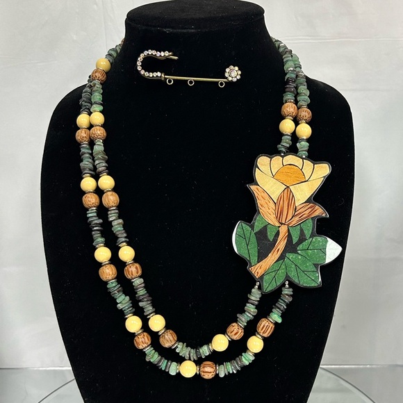 Lee Sands Jewelry - Lee Sands Vintage Flower Necklace Dbl. Stranded Stone & Wooden Beads. Very Rare!